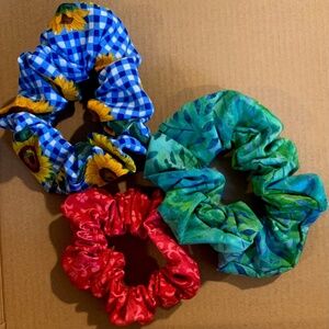 3 hair scrunchies